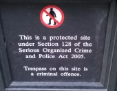 Trespass warning at Buckingham Palace